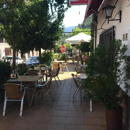 Restaurante El Cruce De *